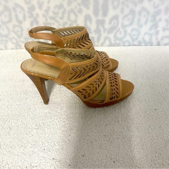 Adrienne Vittadini Women's Beige Open Toe Heels 8.5M Ankle Strap Small Flaw NWOB - Picture 1 of 8